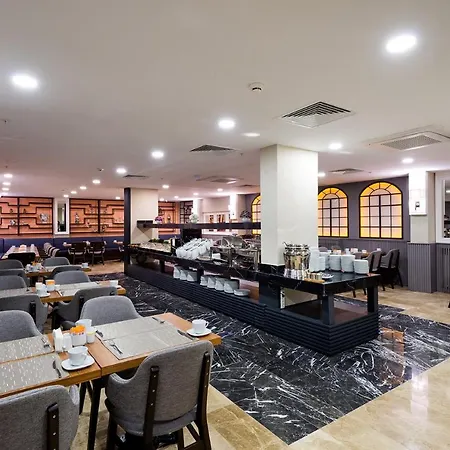 Four Sides Sisli ホテル 4*