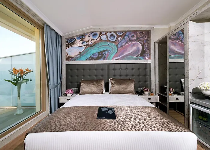 Four Sides Sisli מלון 4*